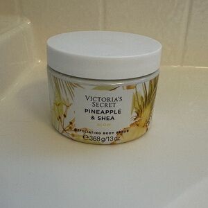 Victoria's Secret Pineapple & Shea Glow Scrub